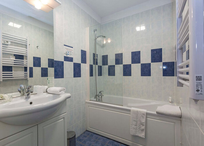 Salle de bain dans une residence de tourisme en LMNP au domaine des rois à BERGHEIM