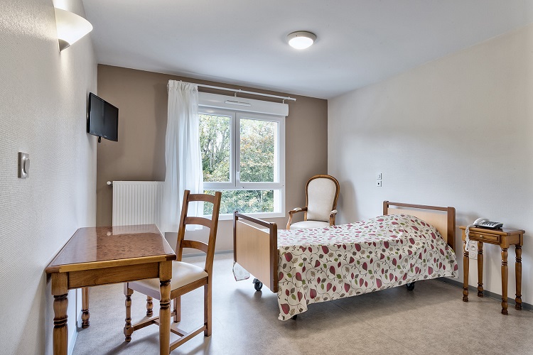 Chambre de la résidence en LMNP de l'EHPAD Le Domaine de Domèvre à VAXY