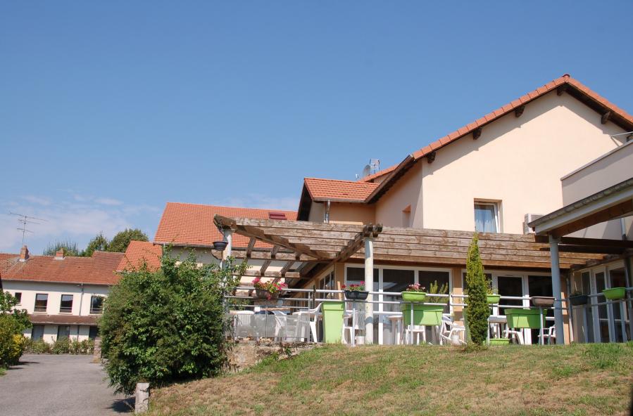 Terrasse de la résidence en LMNP de l'EHPAD Le Domaine de Domèvre à VAXY
