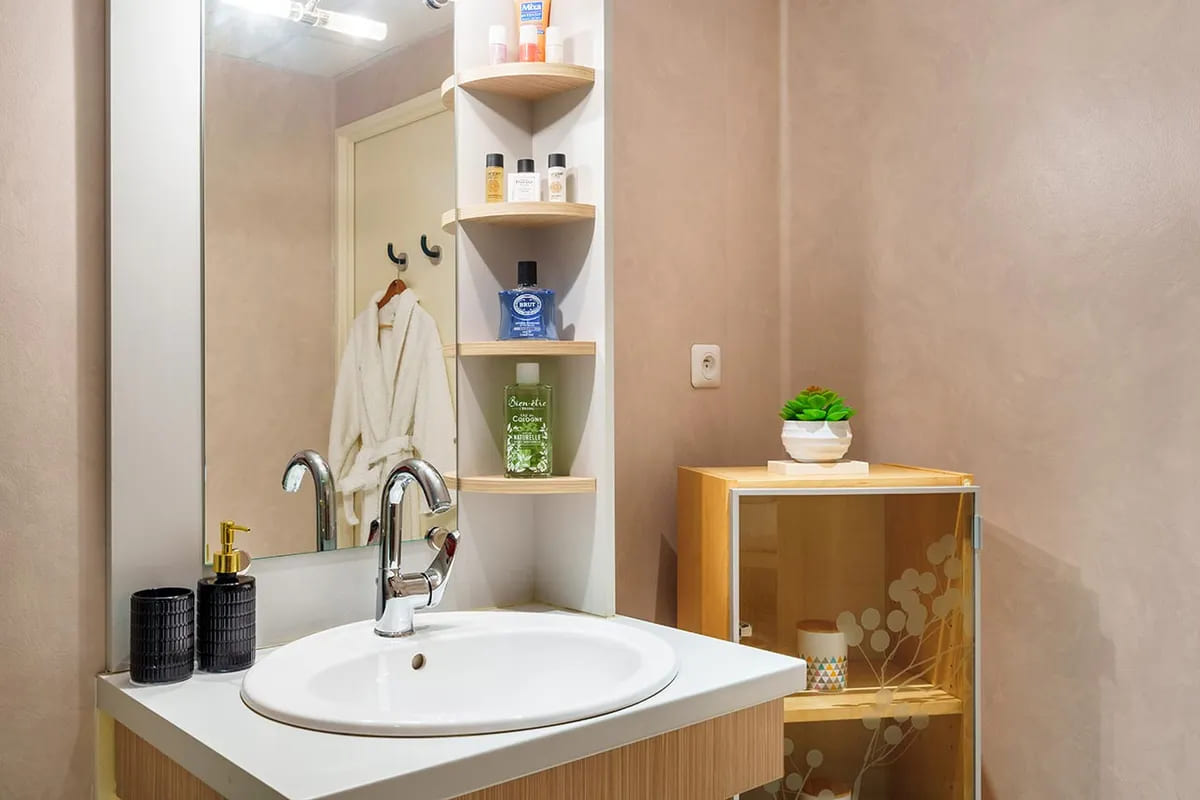 Salle de bain en résidence sénior en LMNP Les templitudes à Epernay