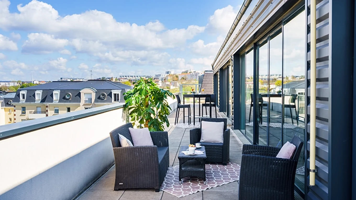 Terrasse du bâtiment en résidence sénior en LMNP Les templitudes à Epernay