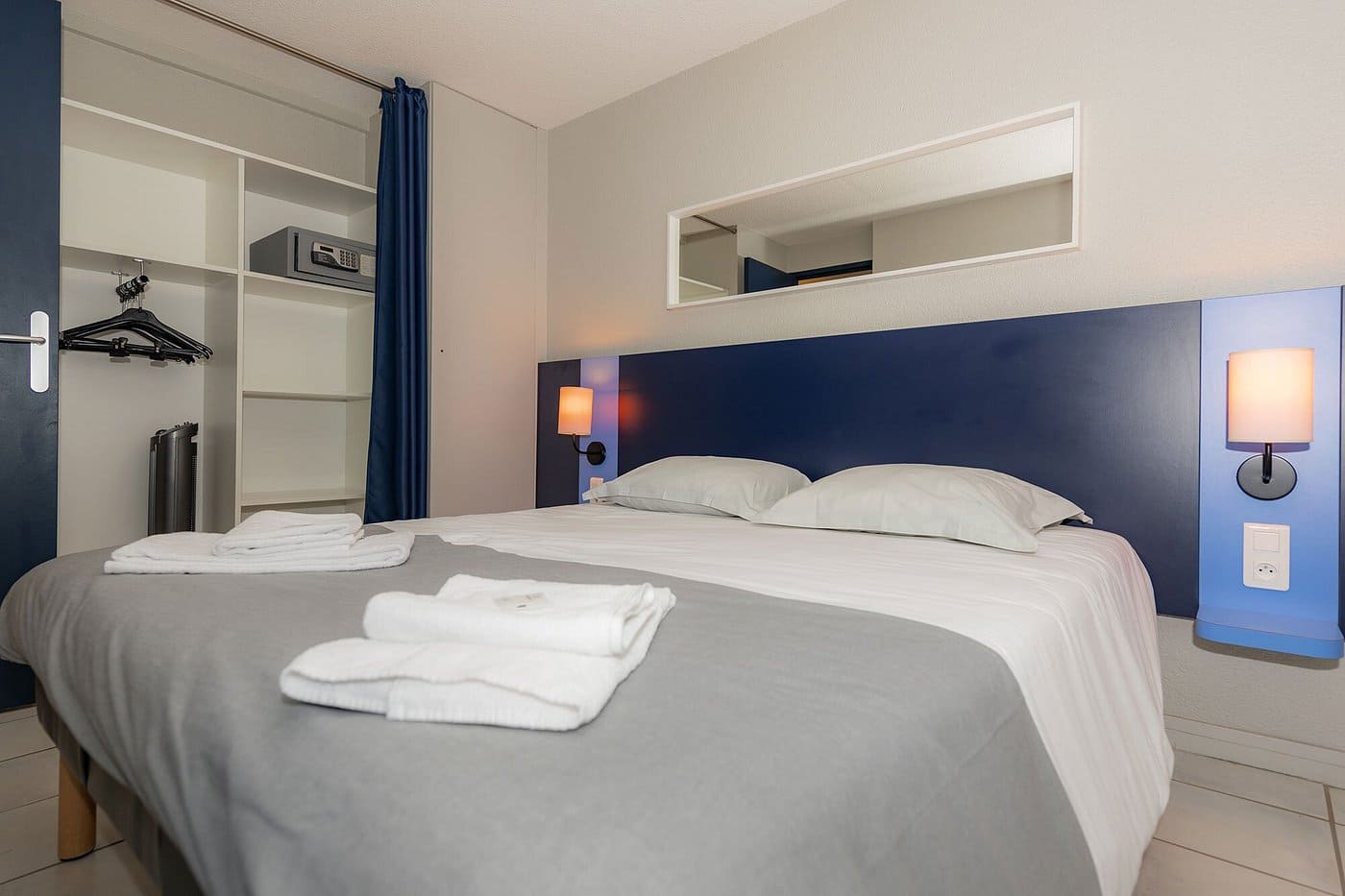 Chambre de la résidence en LMNP de tourisme Lou Castel à BERRIAS-ET-CASTELJAU