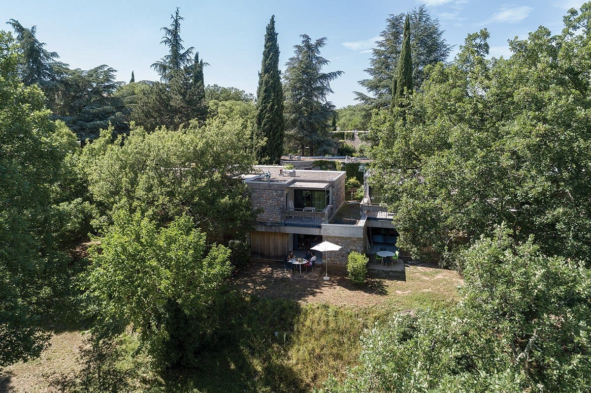 Vue bâtiment de la résidence en LMNP de tourisme Lou Castel à BERRIAS-ET-CASTELJAU