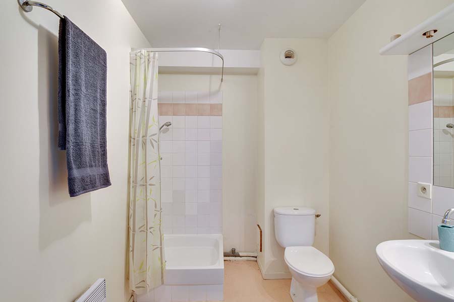 Salle d'eau en résidence LMNP étudiante Le Saint Mandeen à Paris