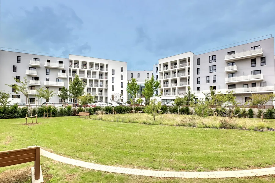 Extérieur de la résidence Sénior Les Templitudes en LMNP à CAEN