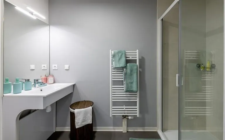 Salle d'eau en résidence LMNP All Suite Study Marne à BORDEAUX