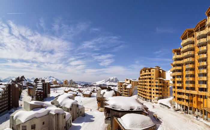 Vue extérieure enneigée dans une résidence LMNP de tourisme Résidence Electra Avoriaz