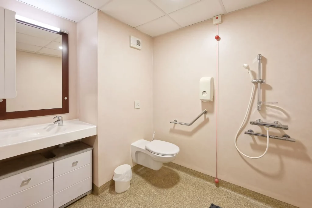 Salle de douche en résidence LMNP Les Bains à Saint-Peray
