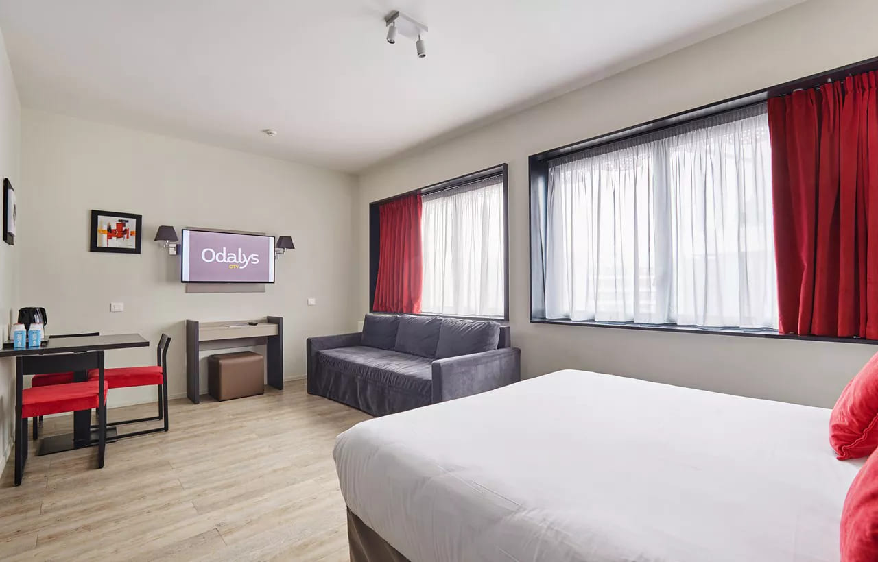 Chambre vue 2 de la résidence de tourisme d'affaires en LMNP Appart'hôtel Odalys City à Paris 17e