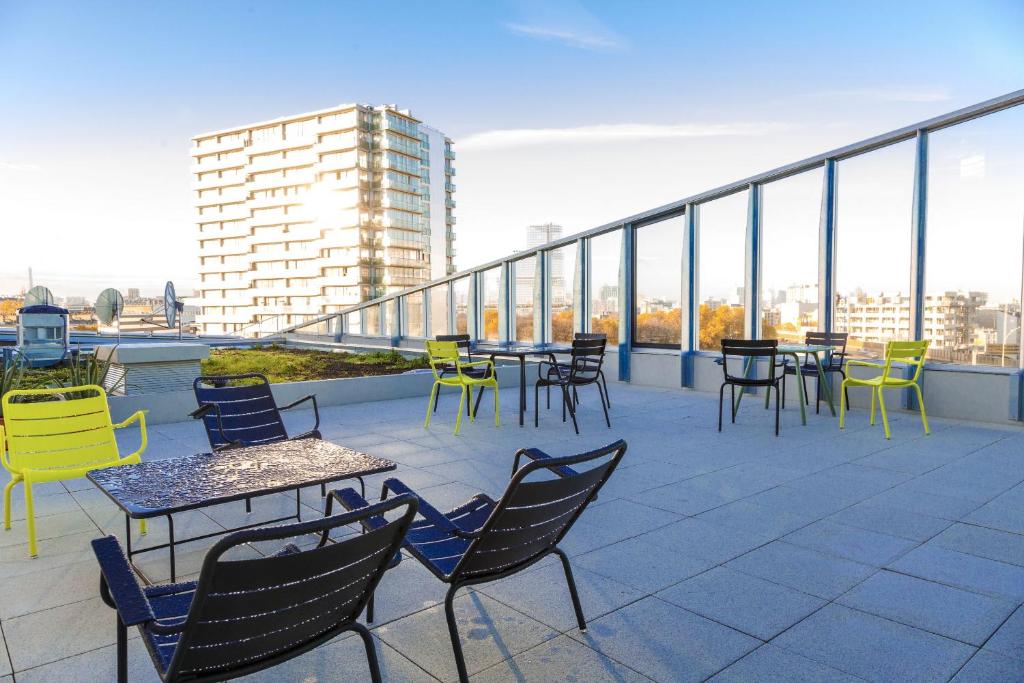 Terrasse panoramique  de la résidence de tourisme d'affaires en LMNP Appart'hôtel Odalys City à Paris 17e
