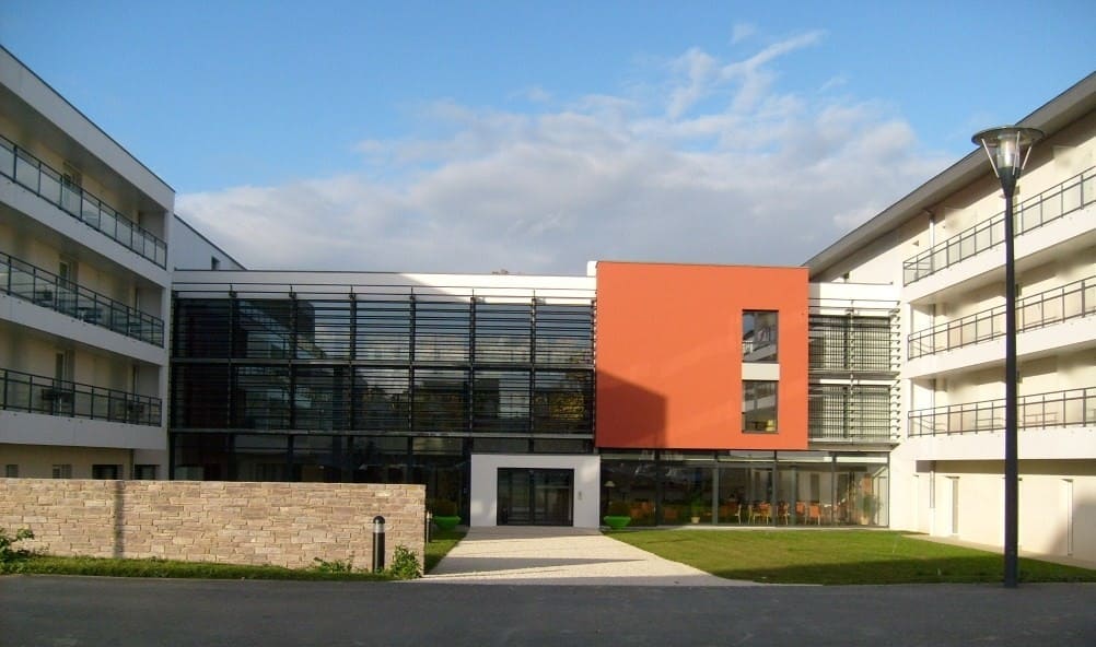 Vue extérieure en résidence Sénior LMNP Les Girandières à BRUZ