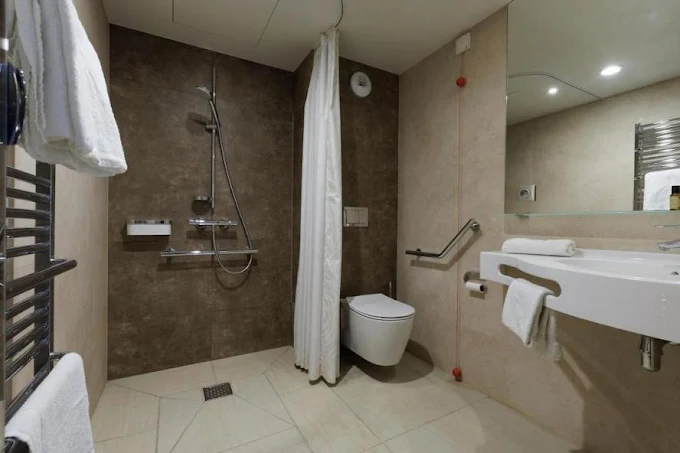 Salle de bains en résidence LMNP sénior Obeo Villa Sully à Aix Les Bains