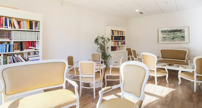 salon de lecture en résidence LMNP EHPAD Ger'Home à COURBEVOIE