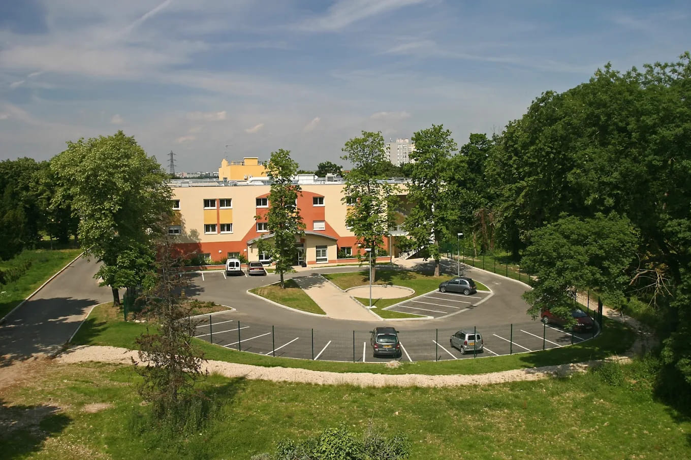 Vue extérieure de l'EHPAD en LMNP résidence Les Pastoureaux à VALENTON