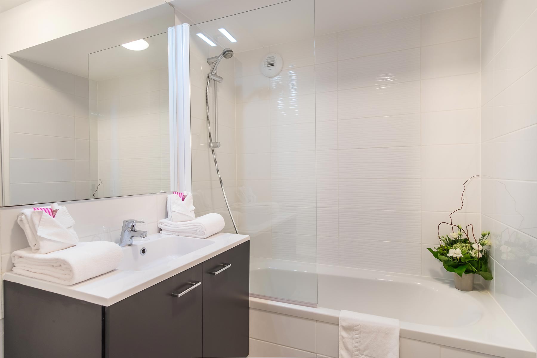 Salle de bain en résidence LMNP de tourisme Appart'Hotel Quai Victor Tours Centre à Tours