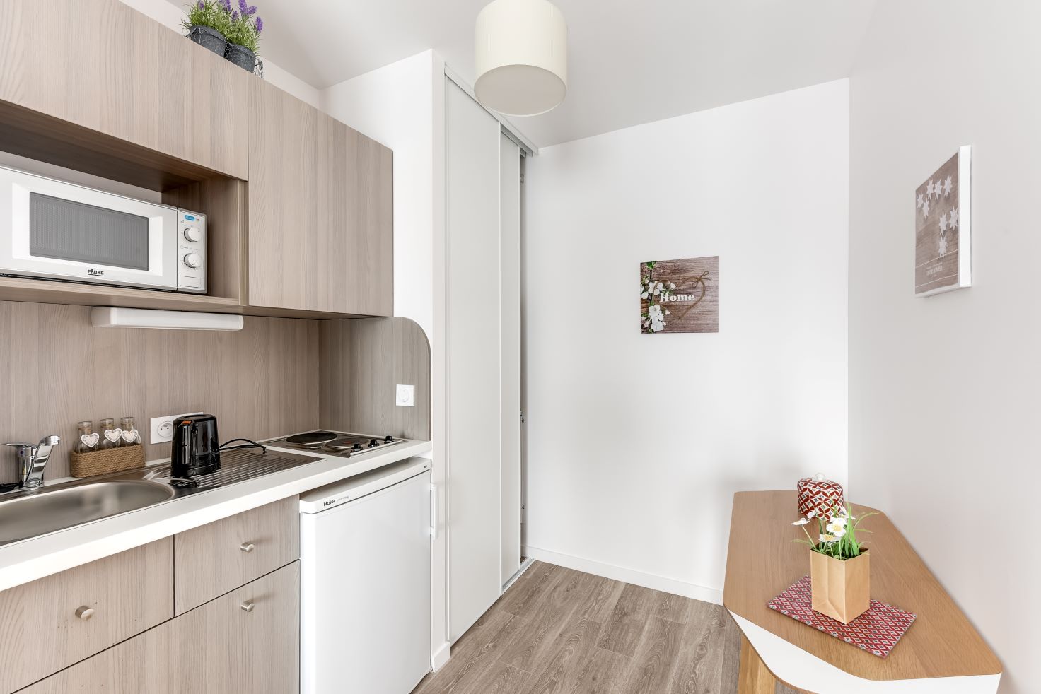 Kitchenette en résidence sénior LMNP les Hauts de l'Herseau à CHALLANS