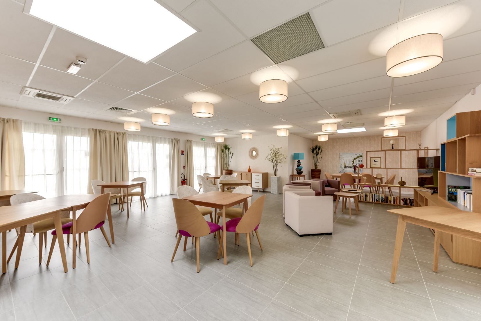 Salle commune en résidence sénior LMNP les Hauts de l'Herseau à CHALLANS