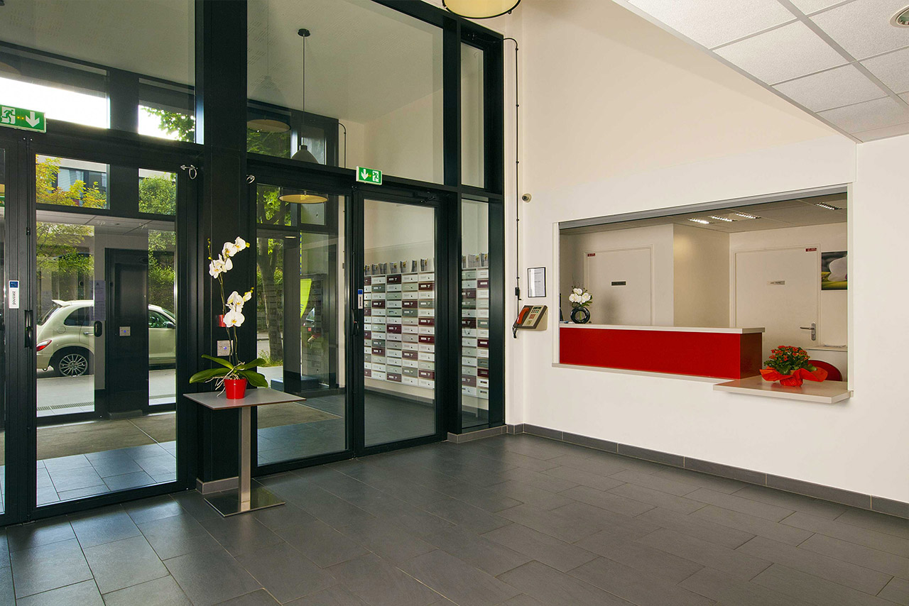 Hall d'entrée en résidence LMNP étudiante les Estudines Sarah Bernhardt à ASNIERES-SUR-SEINE