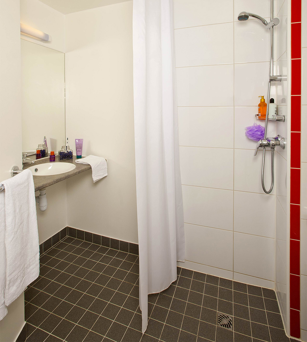 Salle d'eau en résidence LMNP étudiante les Estudines Sarah Bernhardt à ASNIERES-SUR-SEINE