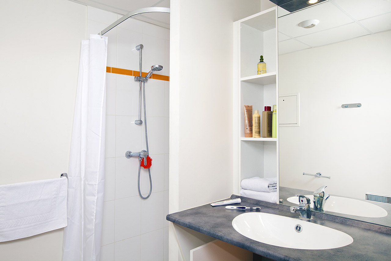 Salle d'eau de la résidence étudiante en LMNP Les estudines Drouet d'Erlon à REIMS