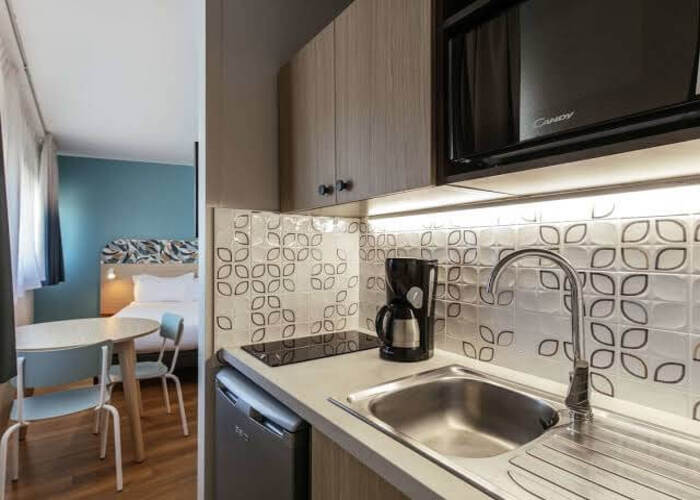 Vue Chambre kitchenette Résidence LMNP Appart'hôtel Adagio La Villette à Paris