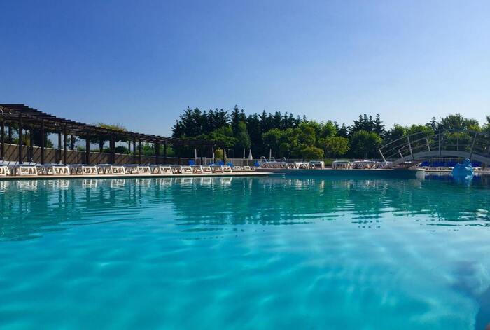Piscine dans la résidence de tourisme LMNP à Mandelieu La Napoule Riviera Resort