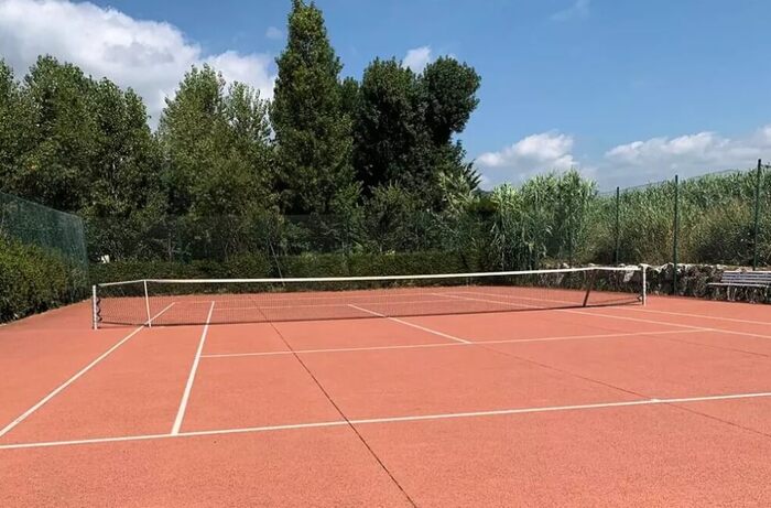 terrain de tennis dans la résidence de tourisme LMNP à Mandelieu La Napoule Riviera Resort