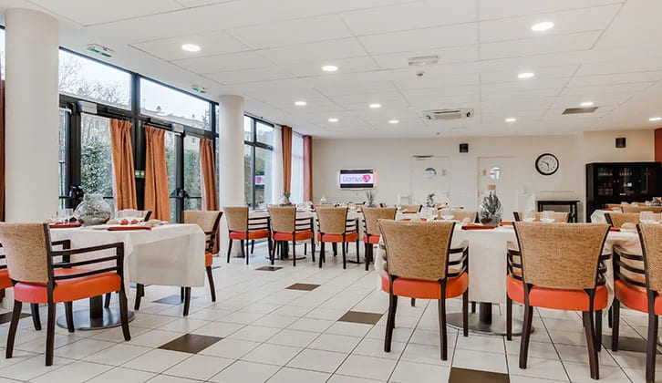 Salle de restauration en résidence LMNP EHPAD Médicis à VIRY CHATILLON
