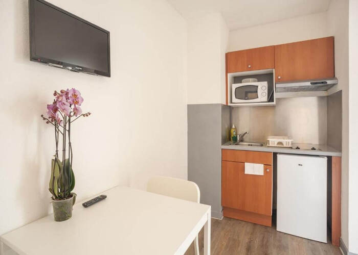 Coin cuisine dans une résidence LMNP tourisme affaires à Chelles City Résidence