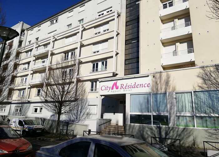 Entrée dans une résidence LMNP tourisme affaires à Chelles City Résidence