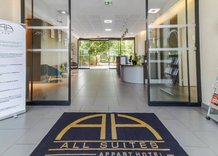 Hall d'entrée en résidence LMNP tourisme affaires Pau All Suites Appart Hôtel