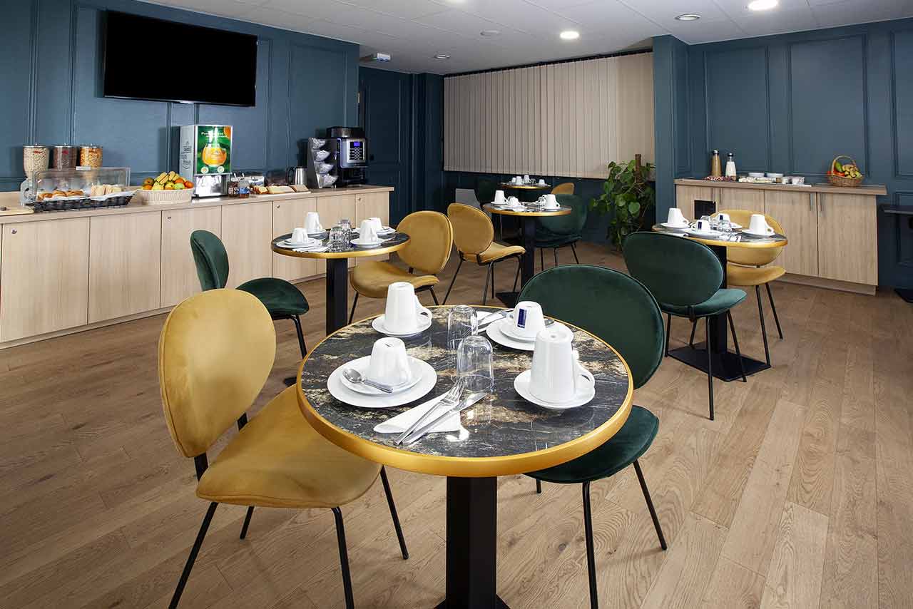 Salle de petit déjeuner de la résidence étudiante en LMNP Les Estudines les Académies de Vincennes à VINCENNES