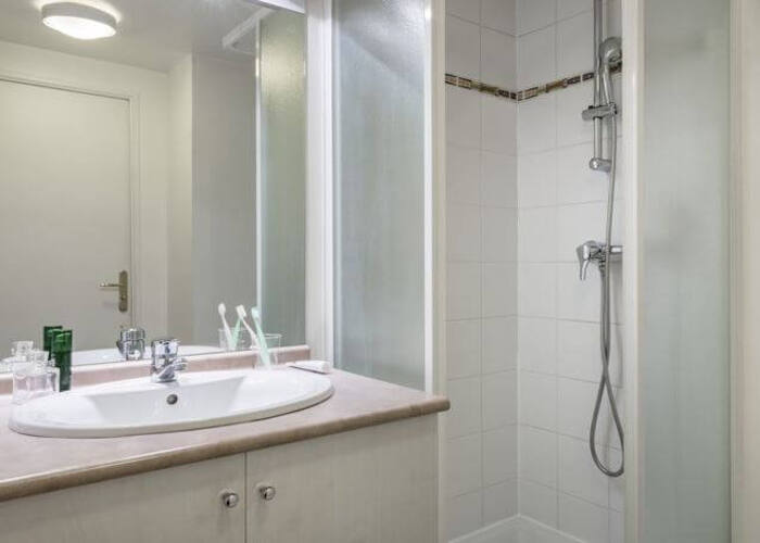 Salle d'eau résidence lmnp tourisme affaires Charenton Adagio Paris Porte de Charenton