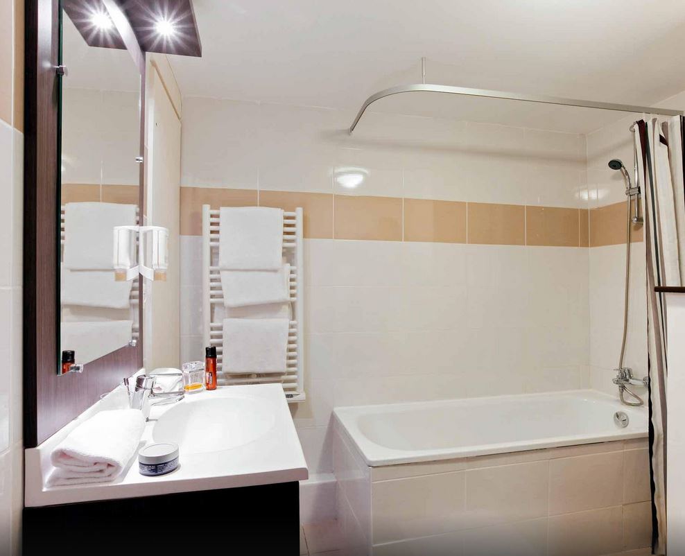 Salle de bains en résidence LMNP de tourisme Adagio Access Saint Charles à Marseille