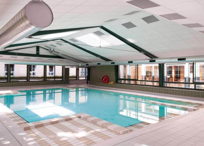 Piscine résidence lmnp tourisme affaires Serris Marne La Vallée Val d'Europe