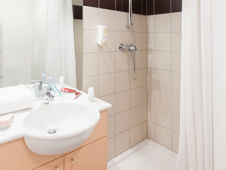 Salle d'eau en résidence LMNP de tourisme daffaires Adagio Access à BÂLE