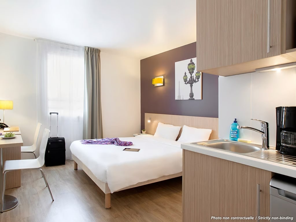 Vue-Chambre-en-résidence-LMNP-de-tourisme-Adagio-Access-Paris-St-Denis-Pleyel-à-Saint-Denis