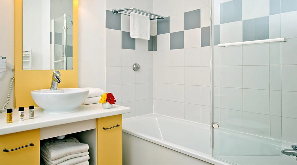 Salle de bain en résidence de tourisme LMNP Le Carré d'Or à PREVESSIN MOENS