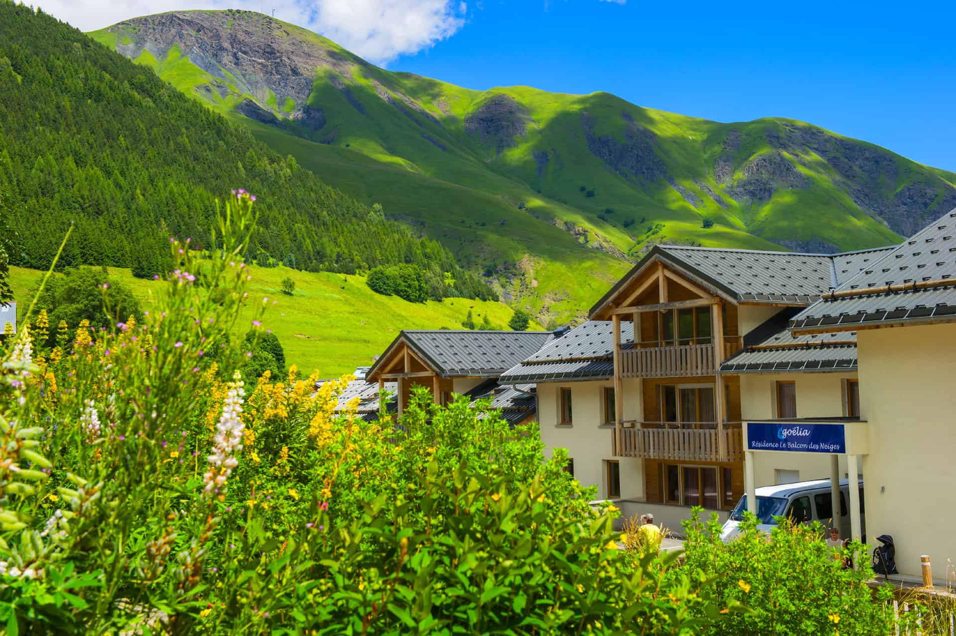 Vue extérieure dans la résidence de tourisme le balcon des neiges  en LMNP à SAINT SORLIN D'ARVES