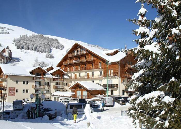 Façade de la résidence de tourisme LMNP Les Deux Alpes L'Ours Blanc