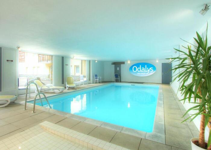 Piscine intérieur résidence tourisme LMNP Les Deux Alpes L'Ours Blanc