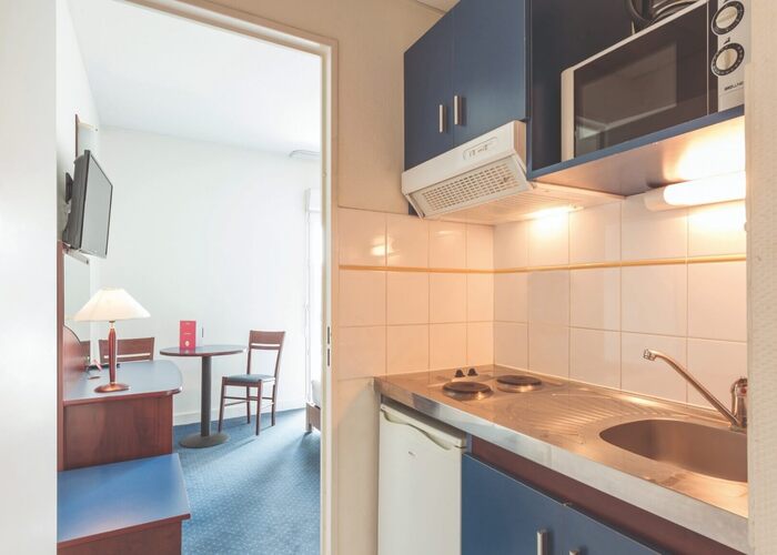 Kitchenette dans une résidence LMNP tourisme affaires à Antibes Appart'City