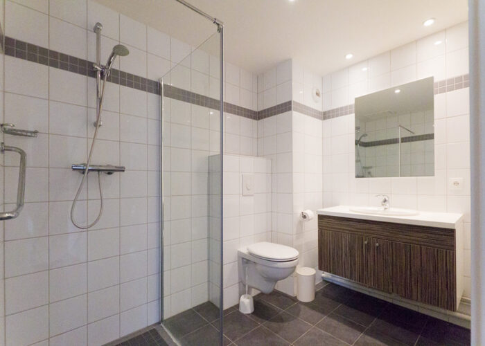 salle de bains résidence lmnp sénior forbach les promenades du val d'oeting