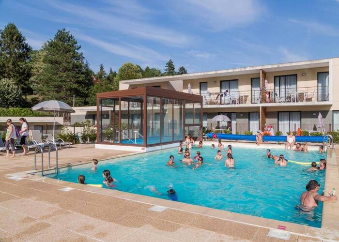 Piscine de la résidence lmnp tourisme Chinon Le Clos Saint Michel