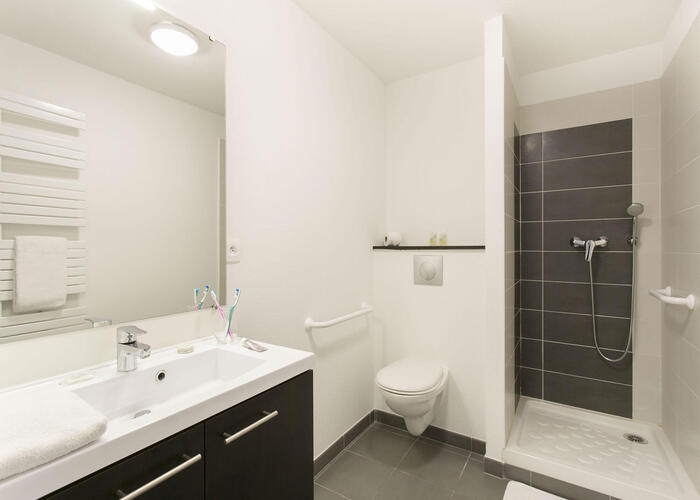 Salle de bains résidence lmnp sénior Albi Les rives du tarn