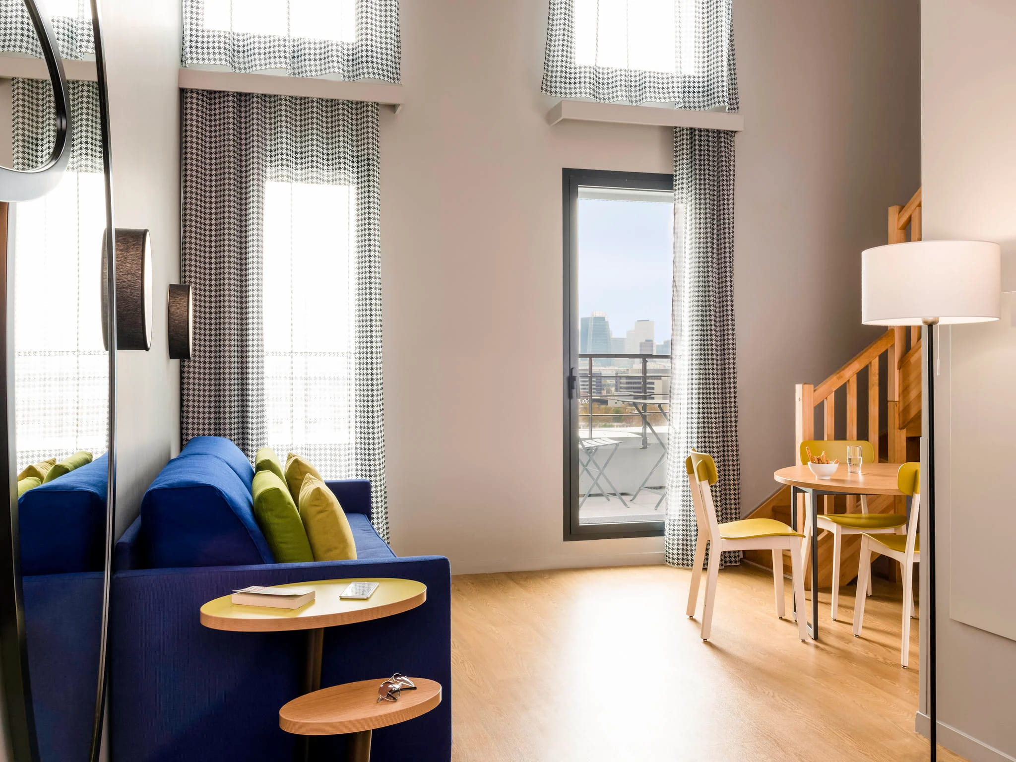 Appartement en duplex vue 3 en résidence de tourisme en LMNP Adagio access à COLOMBES