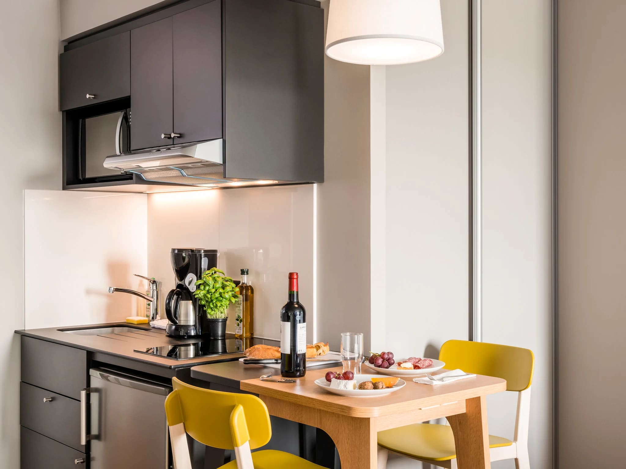 Kitchenette en résidence de tourisme en LMNP Adagio access à COLOMBES