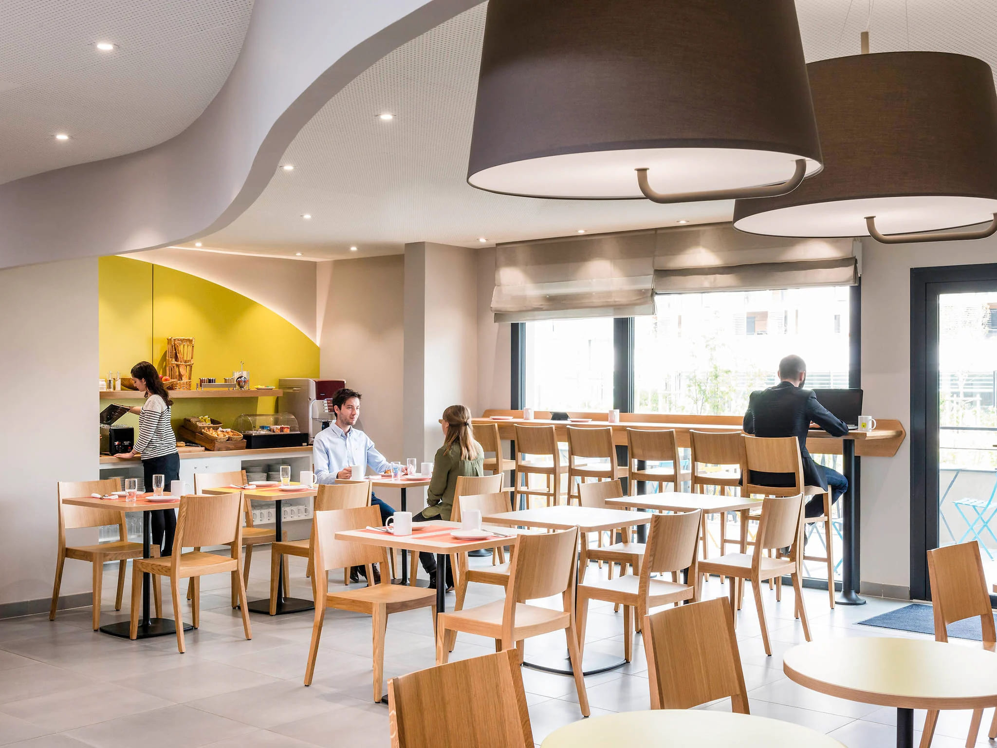 Salle de PDJ en résidence de tourisme en LMNP Adagio access à COLOMBES