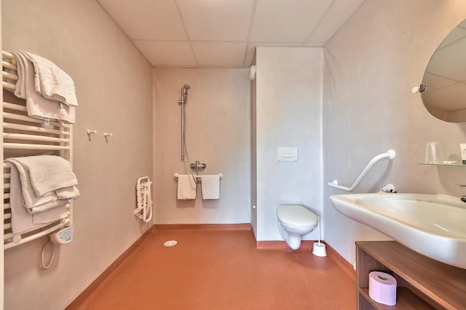 Salle de douche en résidence Sénior LMNP Les jardins d'Arcadie à Séte