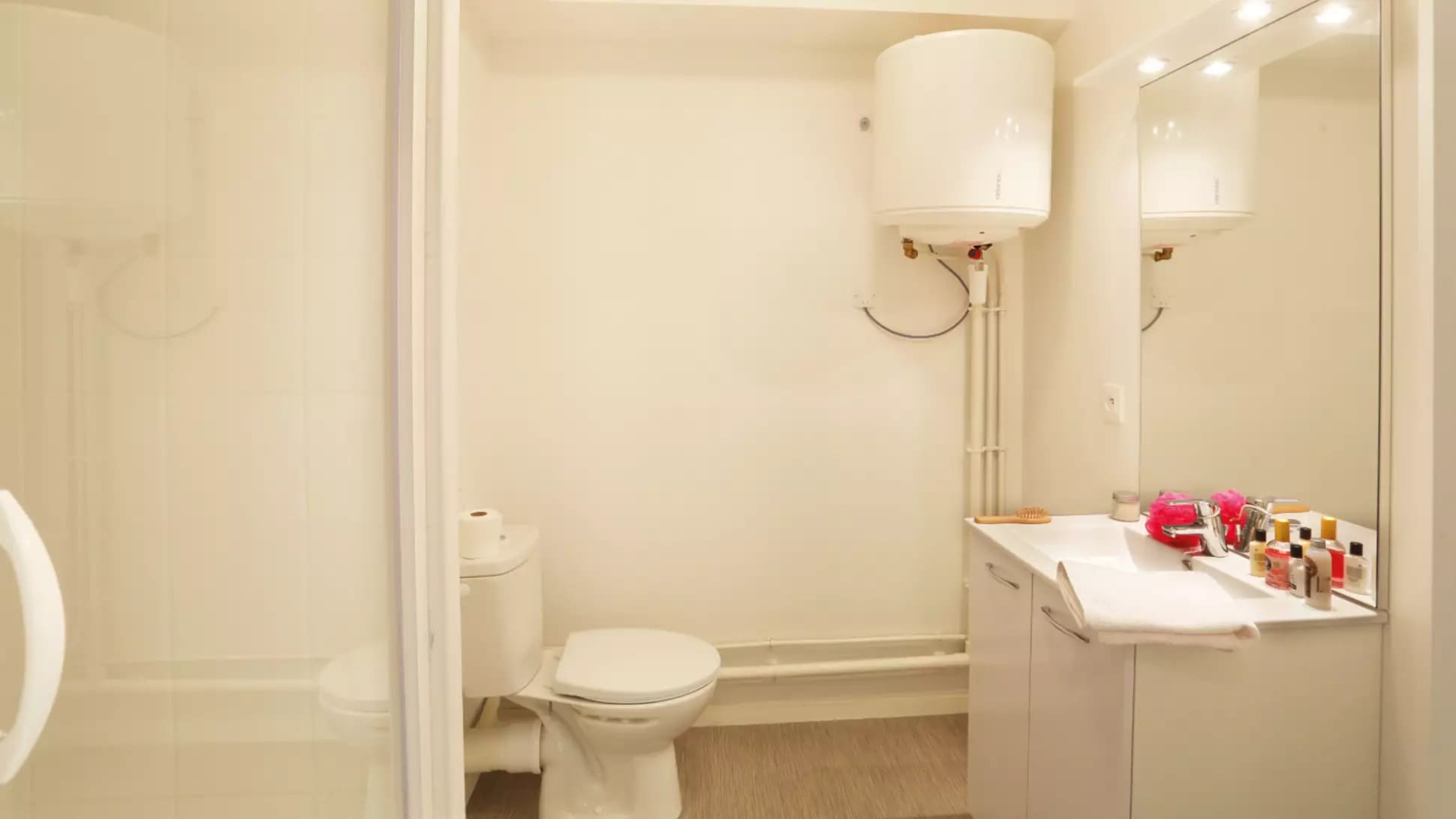 Salle de bain en résidence LMNP étudiante Eurotéléport à Roubaix